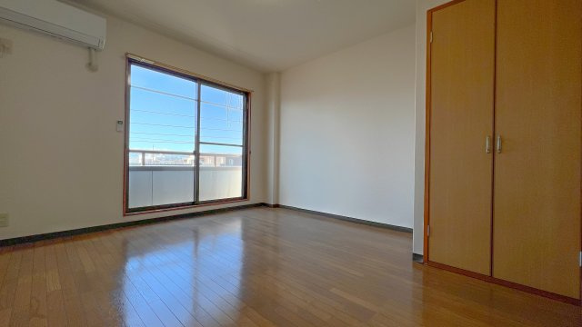 アルビノール五月の洋室