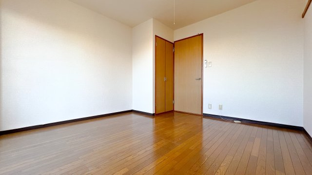 アルビノール五月の洋室