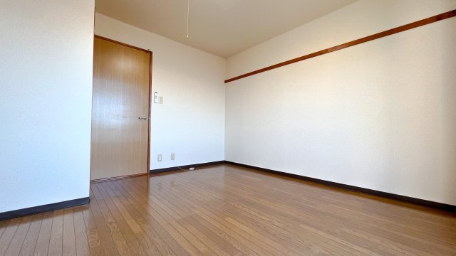 アルビノール五月の洋室