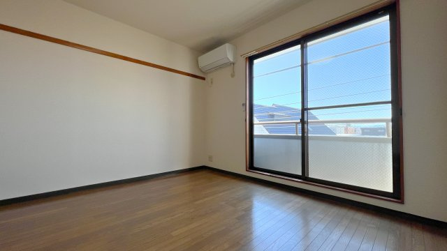 アルビノール五月の洋室