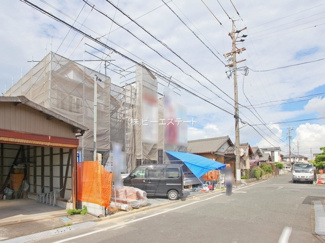 【前面道路含む現地写真】
