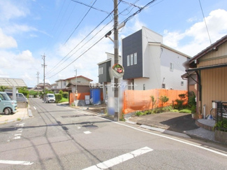 【前面道路含む現地写真】