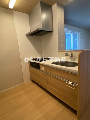 【キッチン】 | プレミスト新八代 | プレミスト新八代　システムキッチン3口コンログリル付きでお料理の幅が広がります☆