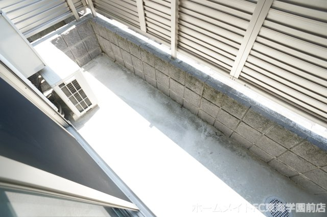 熊本市中央区内坪井町のアパートのバルコニー