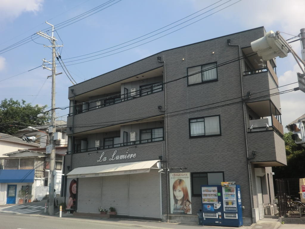 川西市寺畑１丁目の賃貸マンションの外観
