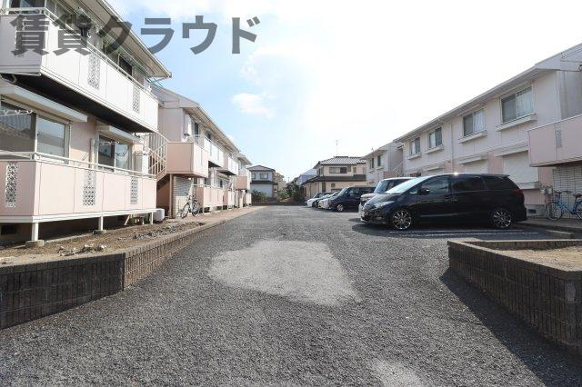 メゾンブランシュ弐番館の駐車場|カースペースがあります
