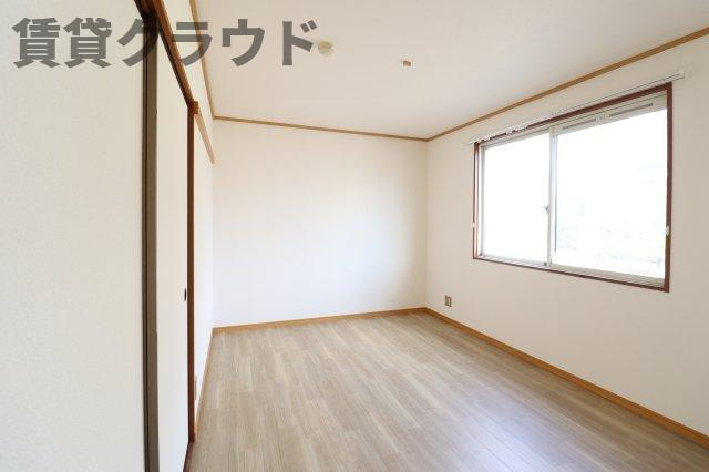 メゾンブランシュ弐番館の洋室|コンパクトで使いやすい洋室です