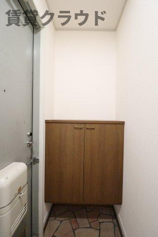 メゾンブランシュ弐番館の玄関|シューズボックス