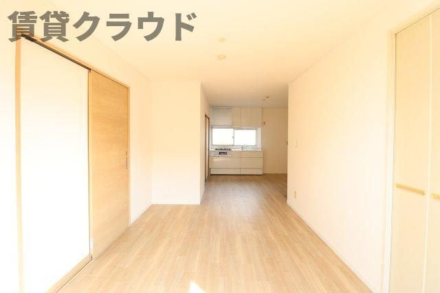 メゾンブランシュ弐番館の居間・リビング|こちらのリビングで趣味の時間をお楽しみください
