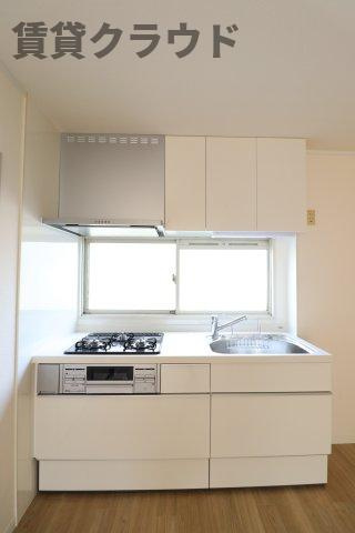 メゾンブランシュ弐番館のキッチン|コンパクトなキッチンで掃除もラクラク