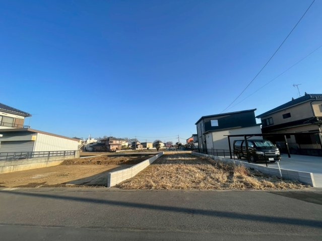 越谷市東町５丁目の売地の前面道路含む現地写真|現地（2026年1月）撮影　
北西側約５．０ｍ公道！４ｍの接道。敷延部分の幅員３．５m。日当たり良好です♪