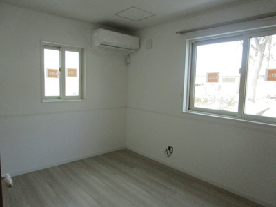 【寝室】 | セントラルビレッヂ | 7.5帖洋室2台目エアコン