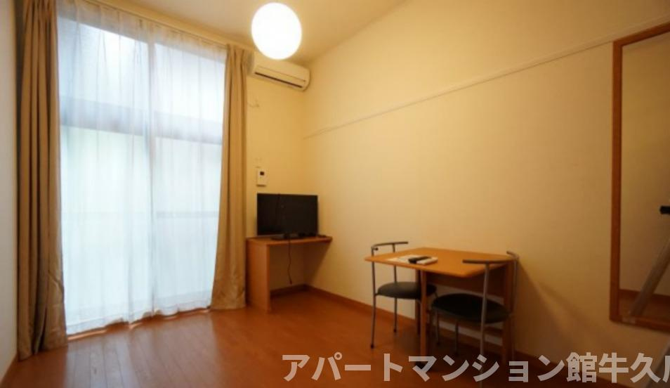 レオパレスオアシスの居間・リビング