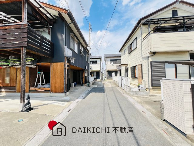 【前面道路含む現地写真】 | 熊谷市拾六間　中古戸建