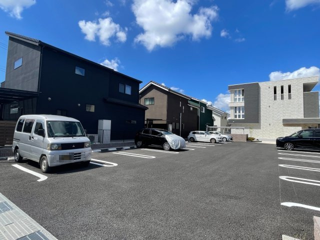 プラトウハウスの駐車場|駐車スペースもあります
