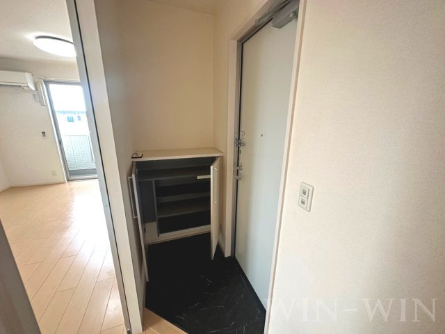 プレミール上野 A棟の玄関