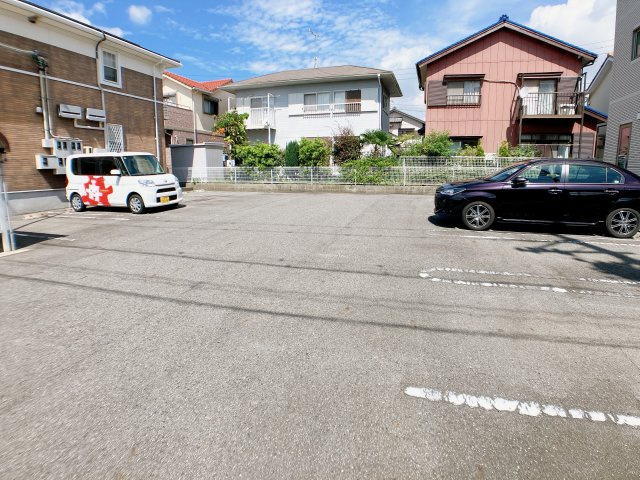 ルミエールの駐車場