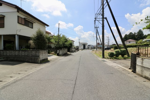 足利市八椚町の売地の前面道路含む現地写真
