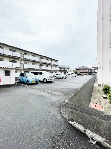 加渡ビルの駐車場