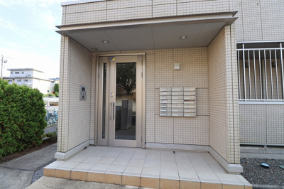 【エントランス】 | シェグラヴェート | エントランス