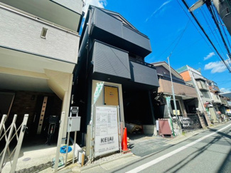 【外観】 | 東側2階建て建物ですので、さらに陽当たり◎！