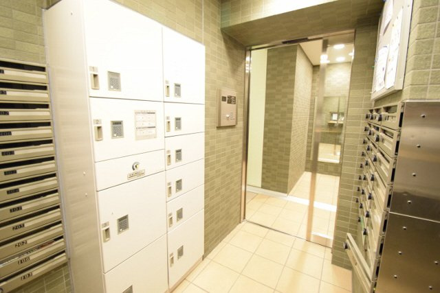 S-FORT船橋rootsのエントランス|宅配ＢＯＸあります