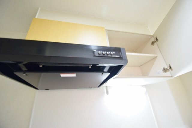 S-FORT船橋rootsのキッチン|キッチン上に収納付き