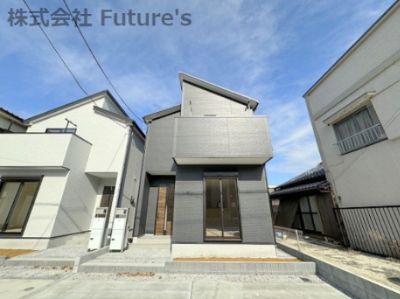 八潮市中央4丁目　新築戸建　全2棟　2号棟の外観|八潮市中央4丁目・カースペース並列2台分完備！！完成済みにつきご内覧可能です！