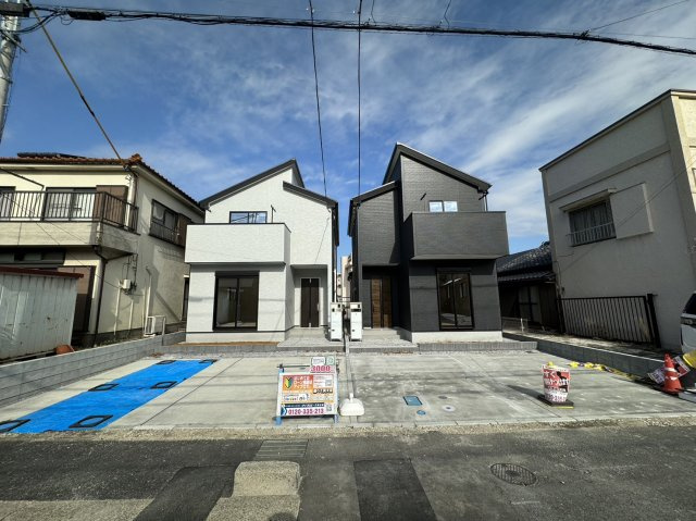 八潮市中央4丁目　新築戸建　全2棟　2号棟の外観|八潮市中央4丁目・カースペース並列2台分完備！！完成済みにつきご内覧可能です！