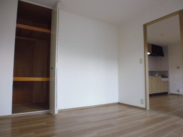 レイモンドサンヴィレッジＤの寝室|洋室７帖