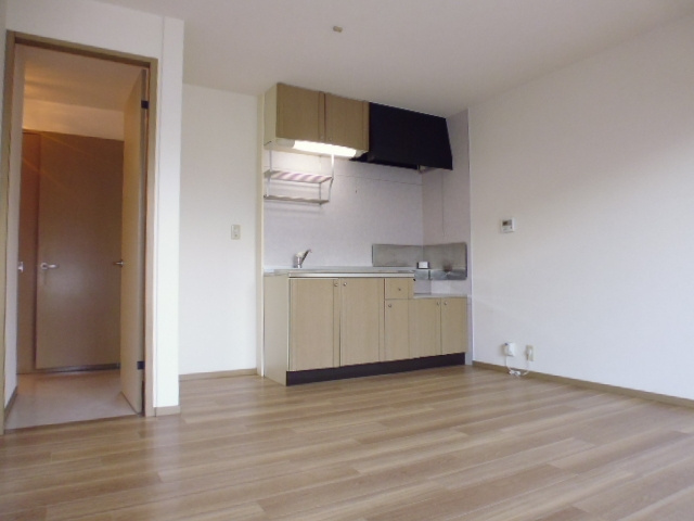 レイモンドサンヴィレッジＤの居間・リビング|９.５帖