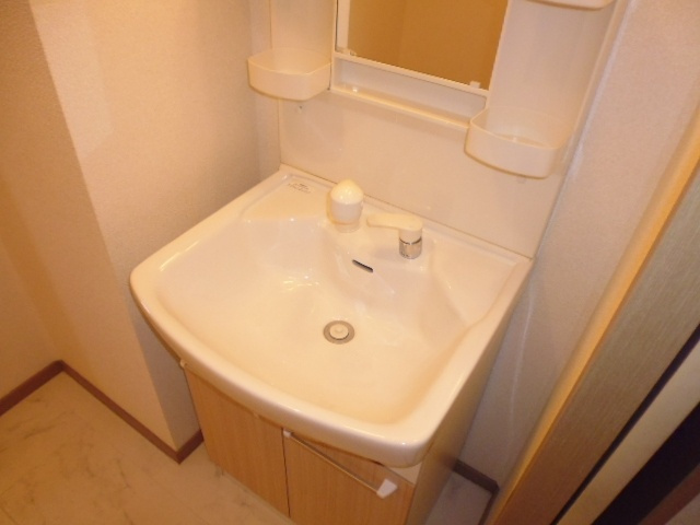 レイモンドサンヴィレッジＤの独立洗面台|洗髪洗面台