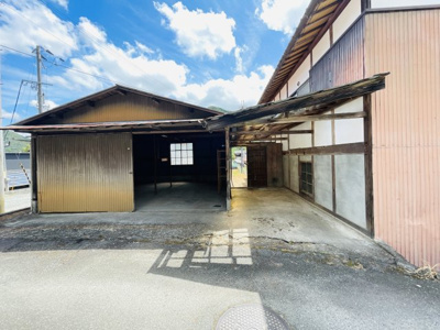 【外観】 | たつの市新宮町時重　中古戸建 | 車も停車できます。