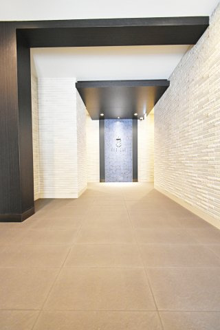 レシオス難波のエントランス
