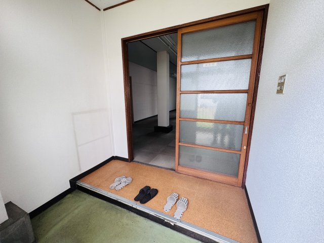 【エントランス】 | 田中貸事務所 | 入口

