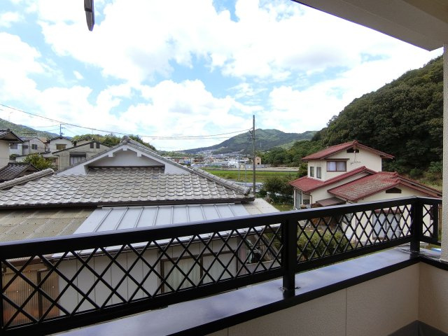 広島市東区福田6丁目　中古一戸建ての展望|南西向きの明るいバルコニー