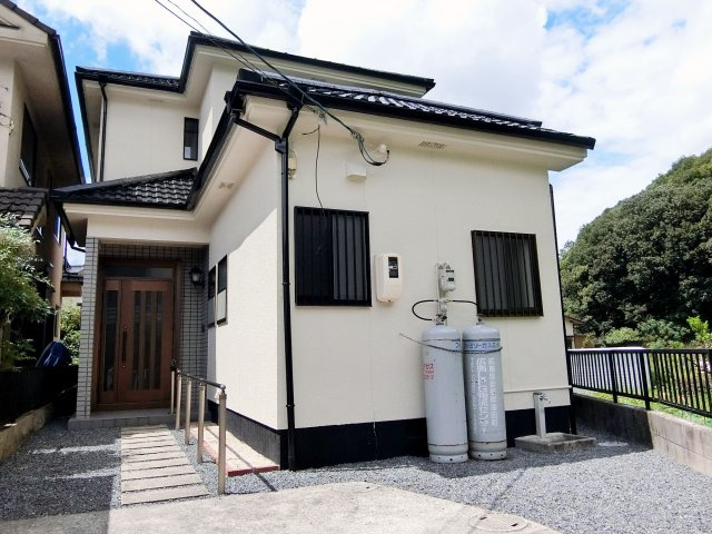 広島市東区福田6丁目　中古一戸建ての外観|バス停まで徒歩2分　日々の移動に便利です