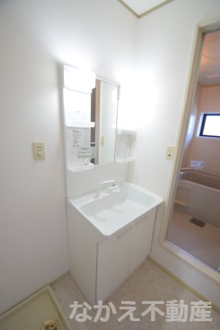 【洗面所】 | 明るい洗面所です