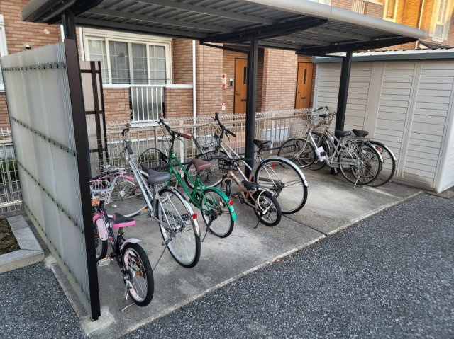 エスポワールKのその他共用部分|屋根付き駐輪場です！