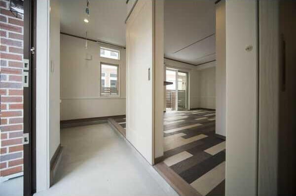 ROYAL BRICKS APARTMENT IV　　刈谷市の賃貸ならクラスホーム刈谷店の玄関