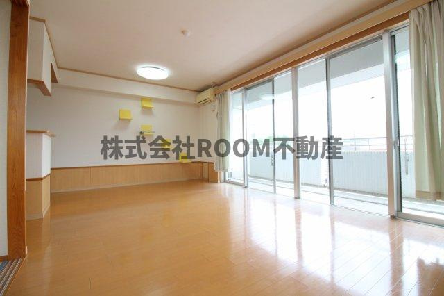 フローリッシュ広呂原の居間・リビング|居間です