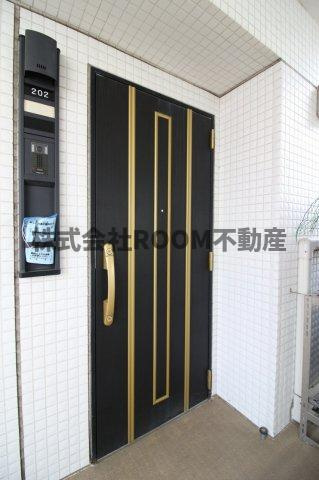 フローリッシュ広呂原の玄関|明るい玄関です