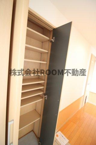 フローリッシュ広呂原の収納|こまごまとしたものを収納できそうですね