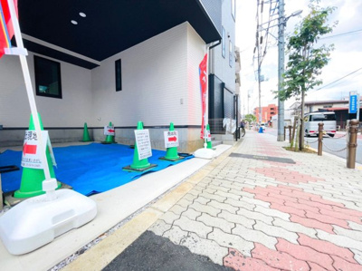 【前面道路含む現地写真】 | 板橋区赤塚7丁目 　新築戸建て | インターロッキングの前面道路！