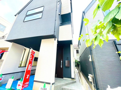 【外観】 | 板橋区赤塚7丁目 　新築戸建て | 大型車も駐車可能なビルトインガレージ！