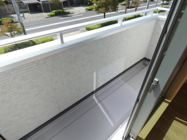 【バルコニー】 | バルコニーからの眺めを楽しみながら食事をしませんか