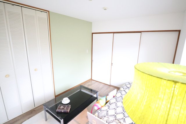 クレスト久米川の洋室