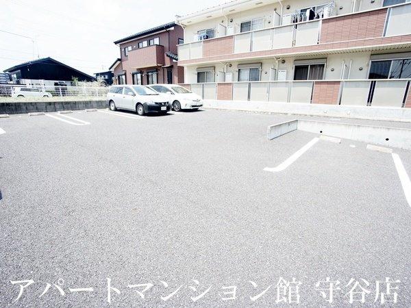 アルカンシェルの駐車場