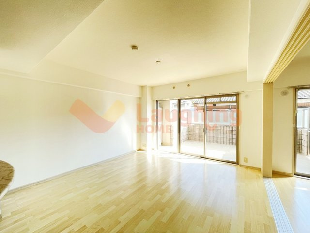 リ・エミネンスの居間・リビング|おしゃれな居間です※別号室のお写真になります。