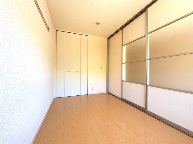 セブンレーヴの洋室